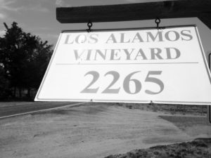 los alamos vineyard sign